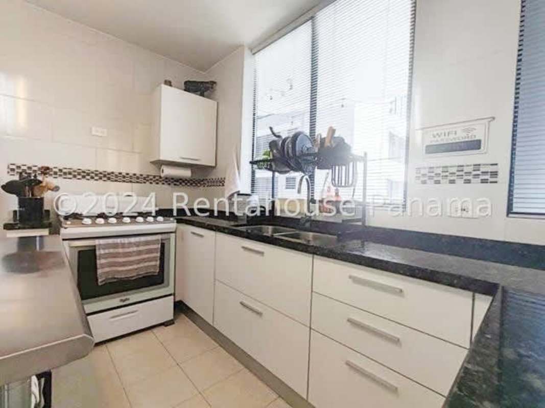 Modern bathroom with marble countertop ensuite in PH BICSA apartment Panama City