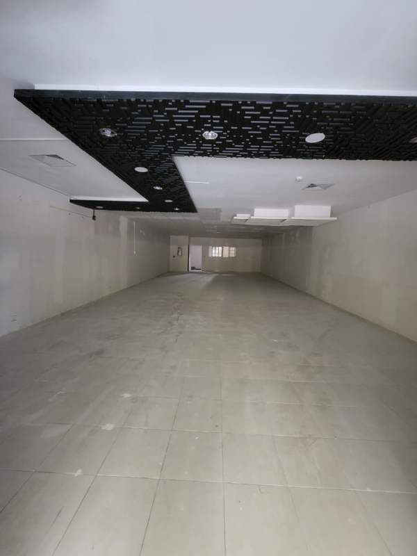 Spacious empty commercial unit with light tiled floor and recessed ceiling panels, Plaza del Parque Panama