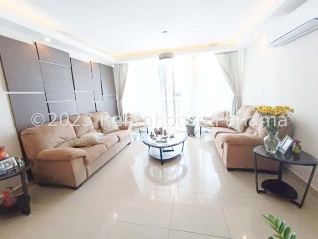 Granite countertops kitchen gas stove cabinets PH Park City Obarrio Panama rental