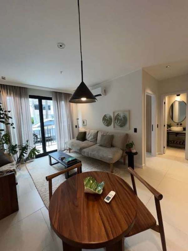 Sky lounge rooftop infinity pool overlooking Panama skyline PH Amara