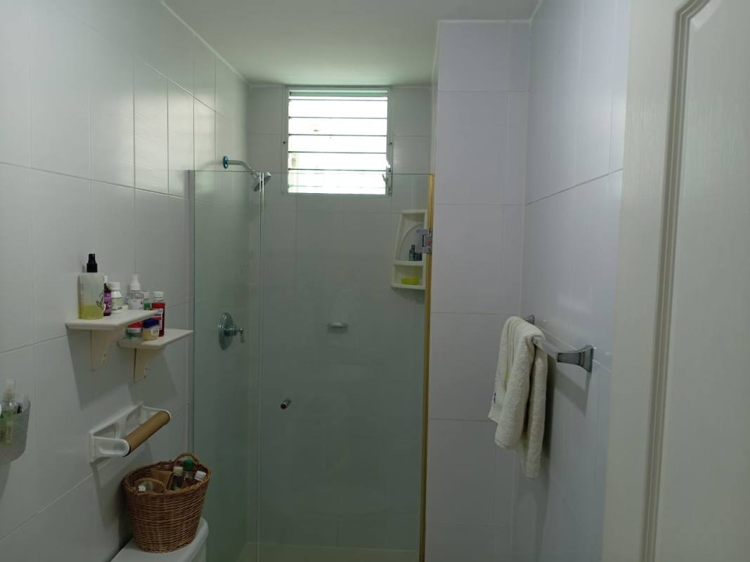Contemporary bathroom with glass shower and white tiles in PH El Mare 400 Edison Park Panama