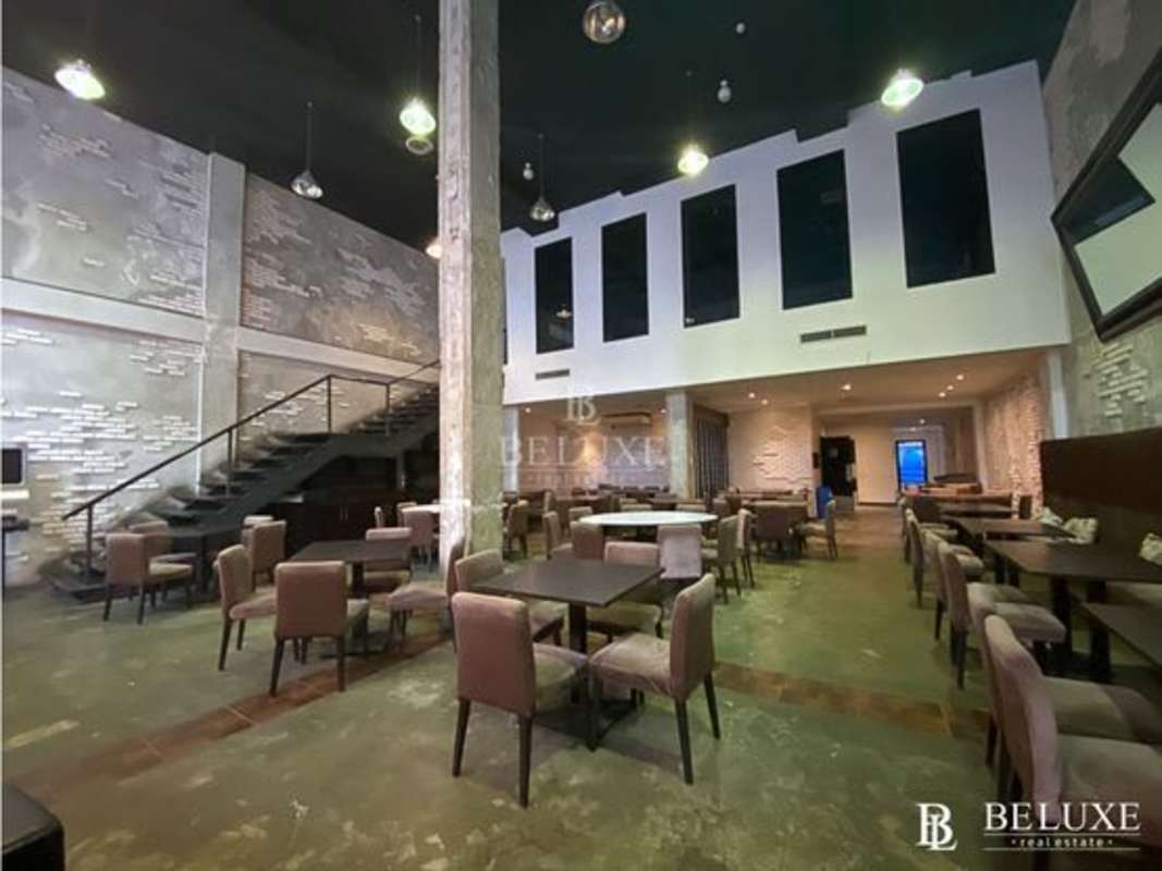 Modern industrial-style open commercial space with decorative wall elements in Obarrio Panama