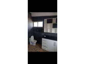 Modern en-suite bathroom with tile and shower PH La Cresta Tower Panama