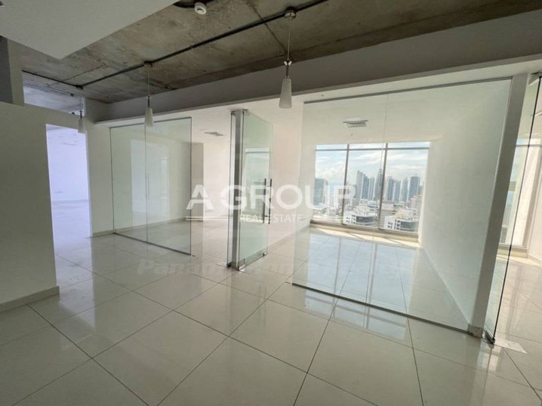 Panoramic window open office area in BICSA Tower for rent in Panama City