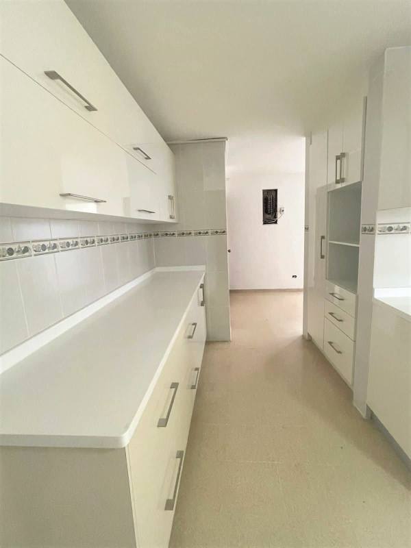 Vintage bathroom with brown wall tiles and shower PH Savoy Punta Paitilla Panama