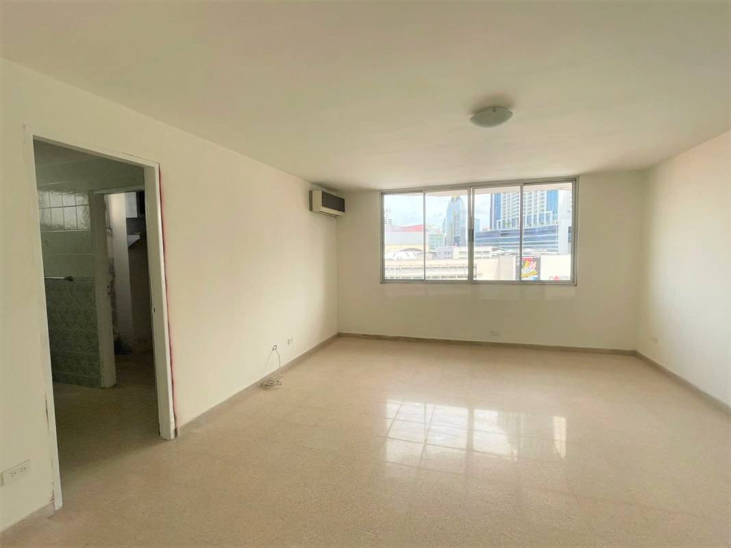 Living room with large windows, marble floor and AC in PH Savoy Punta Paitilla