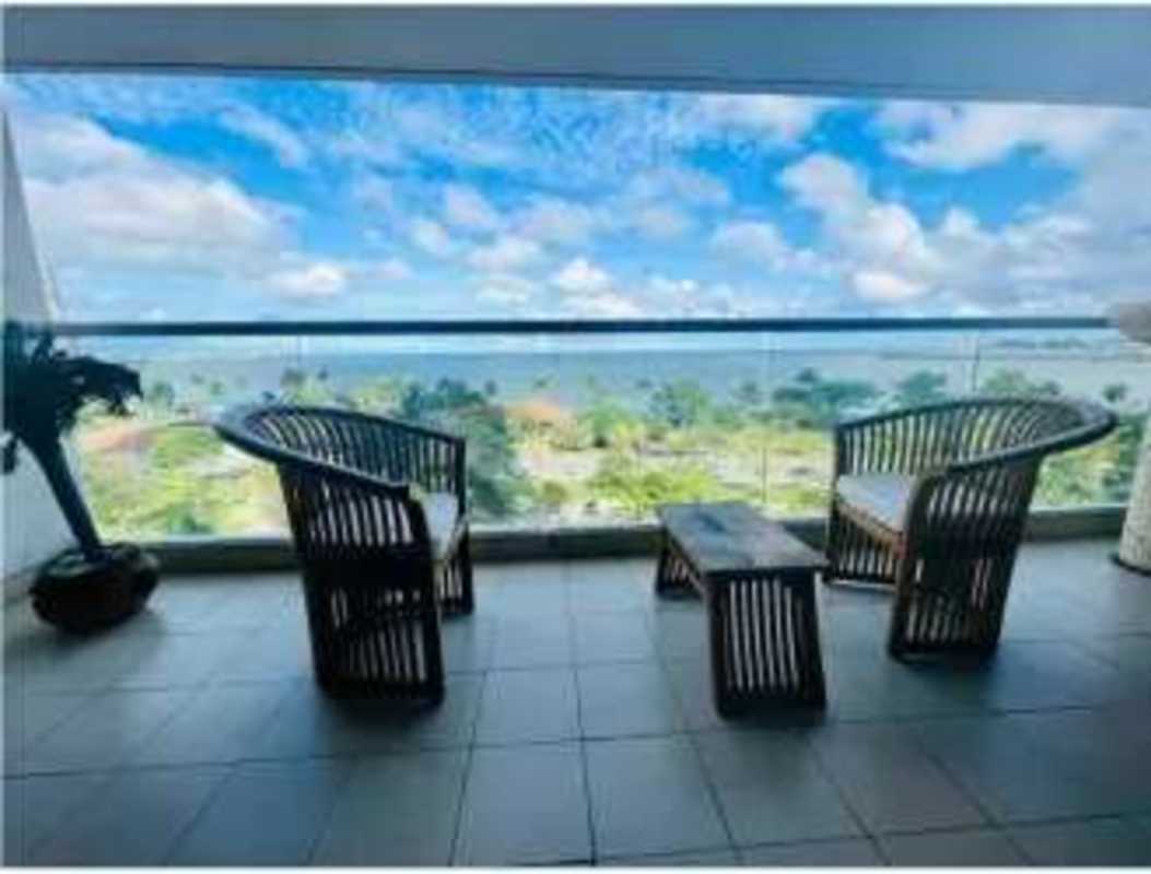 Gourmet kitchen with granite counters and luxury appliances in PH BICSA tower Panama