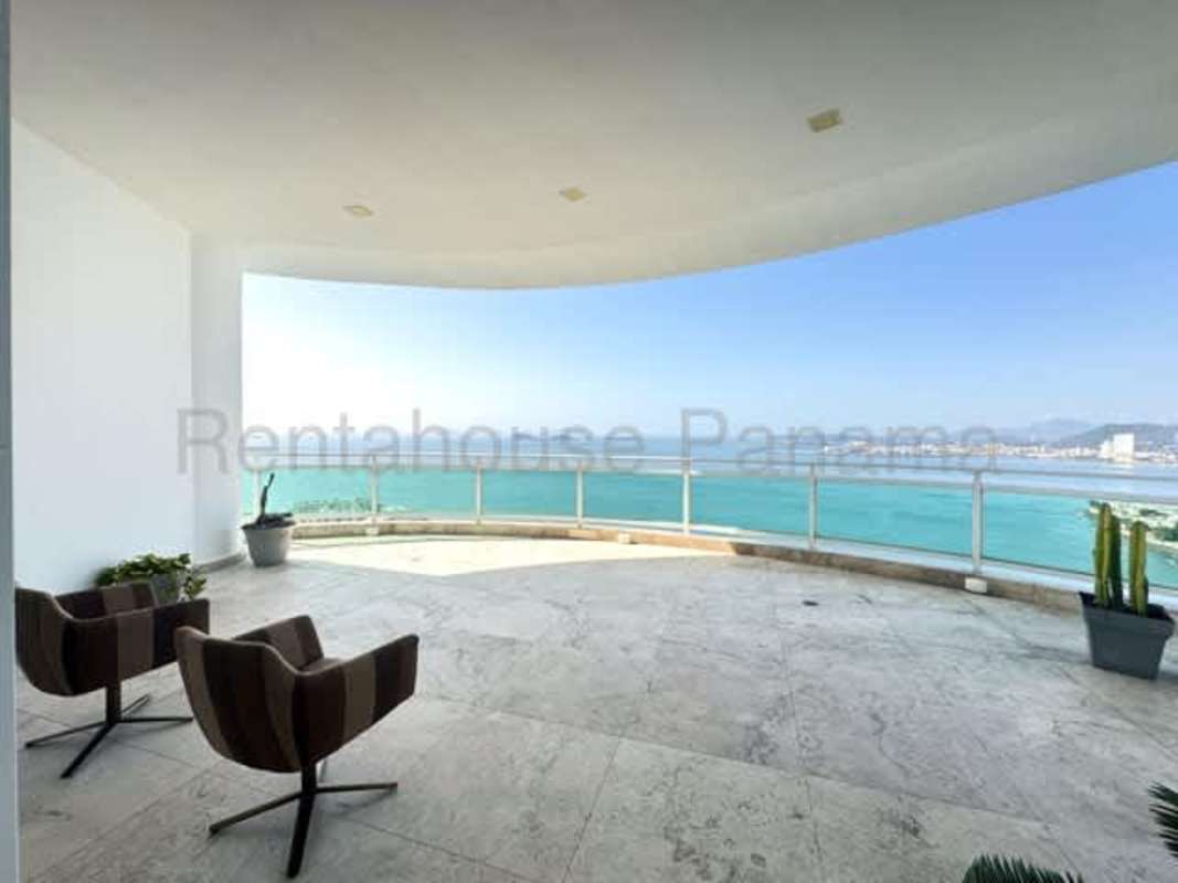 Spacious terrace with panoramic ocean view and marina outlook in PH Ocean One Punta Pacifica Panama