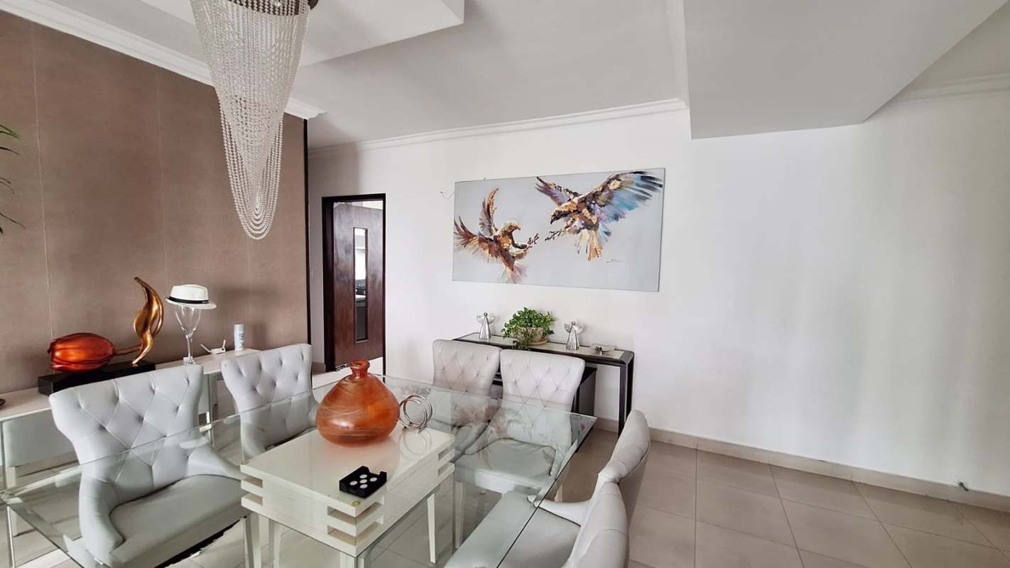 Spacious 3BR Apartment at PH Window Tower San Francisco