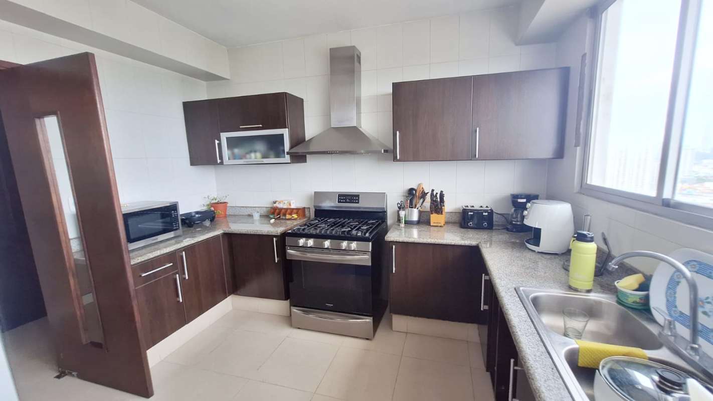 Bright living area with floor-to-ceiling windows showcasing Panama City skyline at PH Window Tower