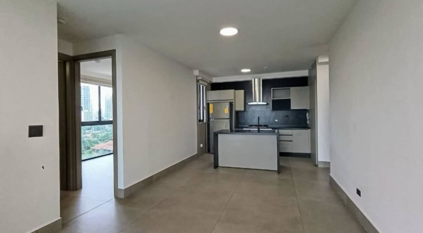 Modern bathroom with vessel sink, glass shower, and contemporary fixtures PH Victory Wellness Coco del Mar Panama