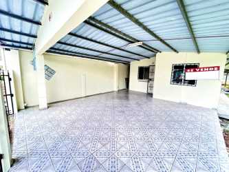 Traditional tiled kitchen with double sinks and cabinets Residencial Nuevo Arraiján Arraiján Panama