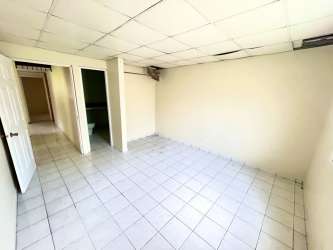 Traditional bathroom enclosed shower ceramic tile sink Residencial Nuevo Arraiján Panama