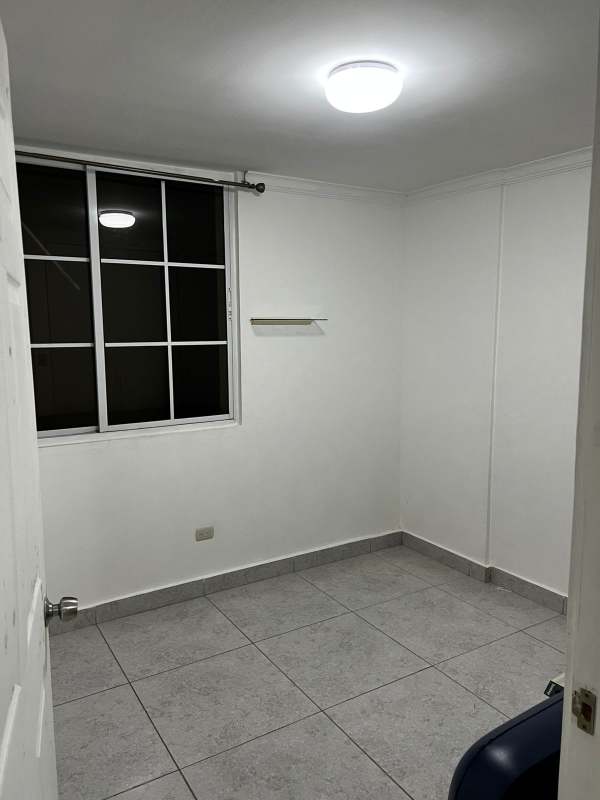 Bright apartment bedroom with tiled flooring and window at PH Mystic Hills Panama