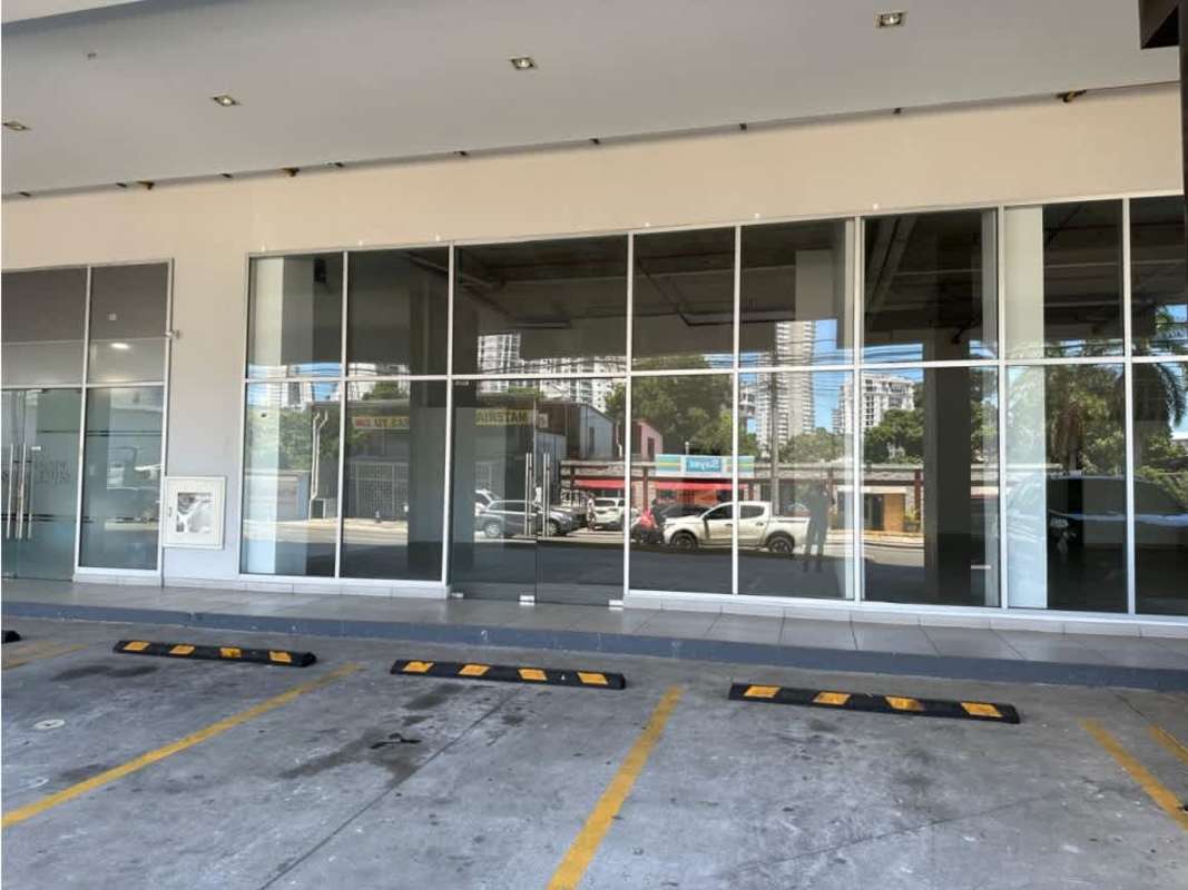 Wide glass entrance ideal for retail or office in PH Época Parque Lefevre Panama City
