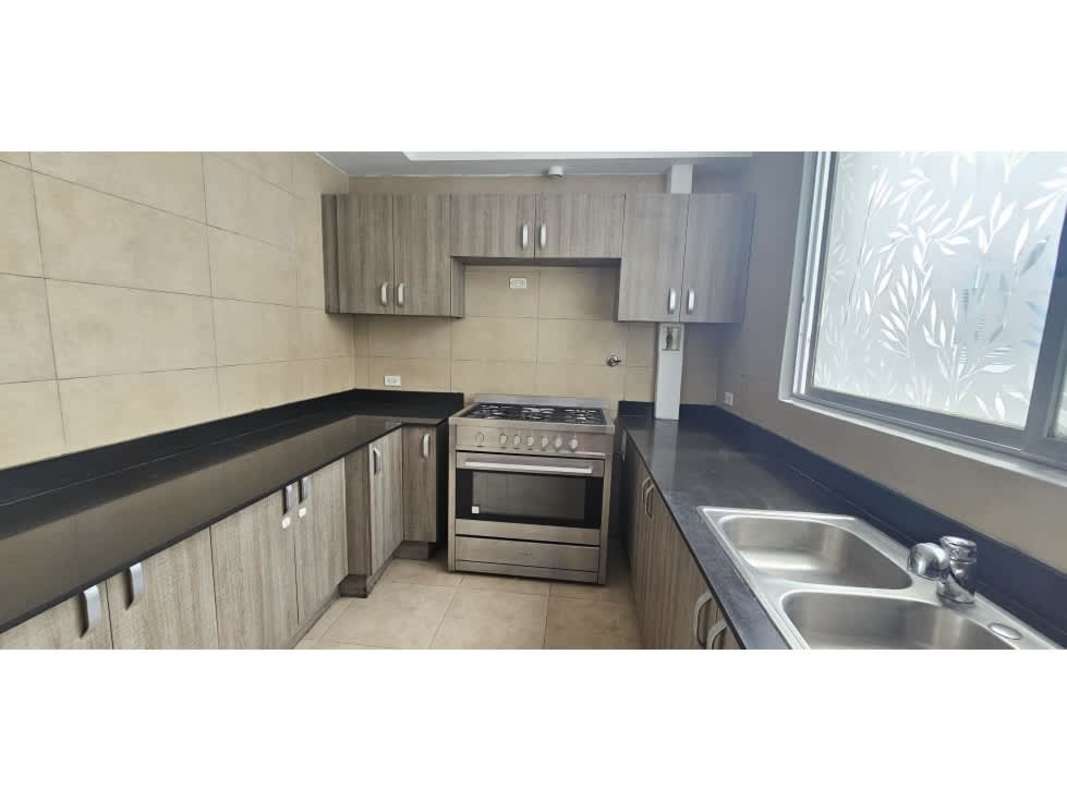 Modern bedroom with AC, built-in wardrobe, ensuite bath at PH The One Obarrio