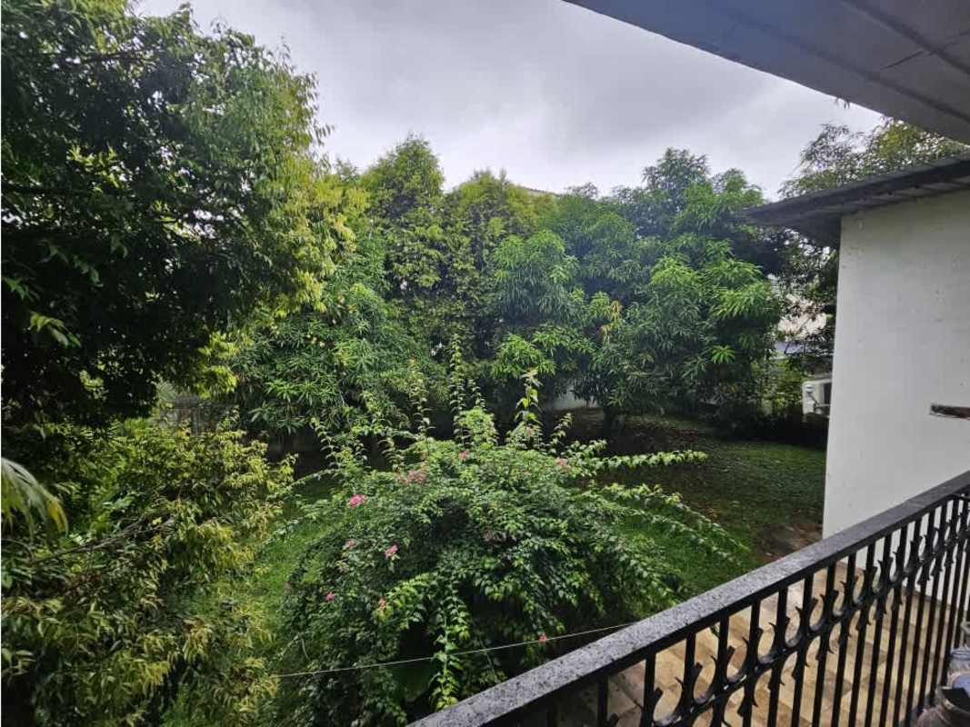 Balcony overlooking landscaped garden in San Francisco commercial property Panama