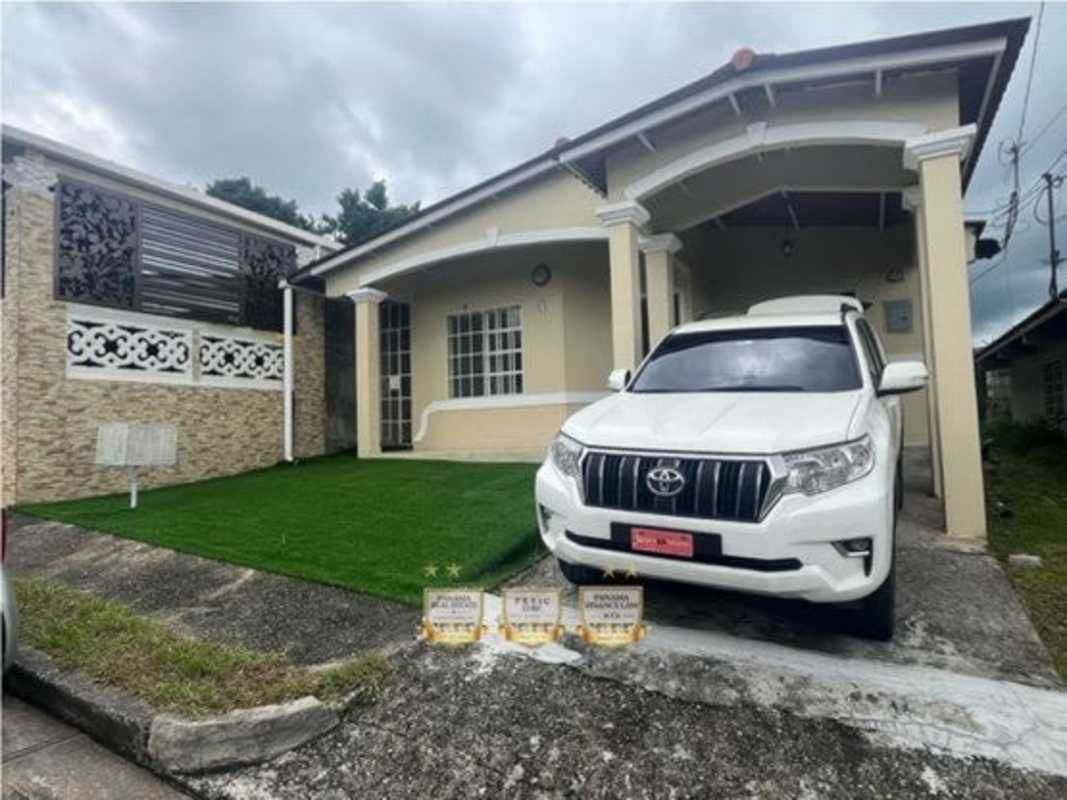 Kitchen with granite counters, white cabinets, ceramic tile Cerro Viento house Panama for sale