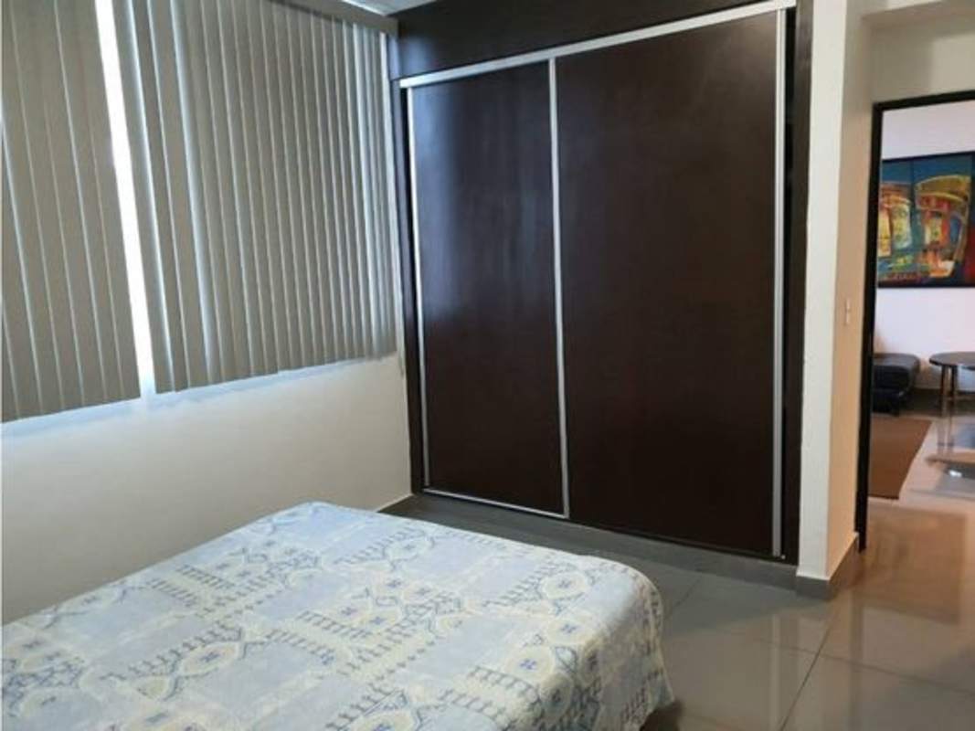 Second bedroom with closet and AC in PH Quartier 74 Panana City furnished apartment