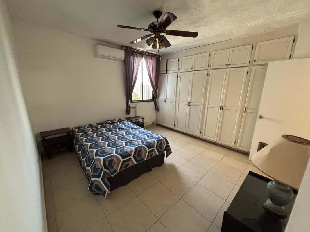 Modern bathroom with shower and vanity PH Luxor Tower Panama