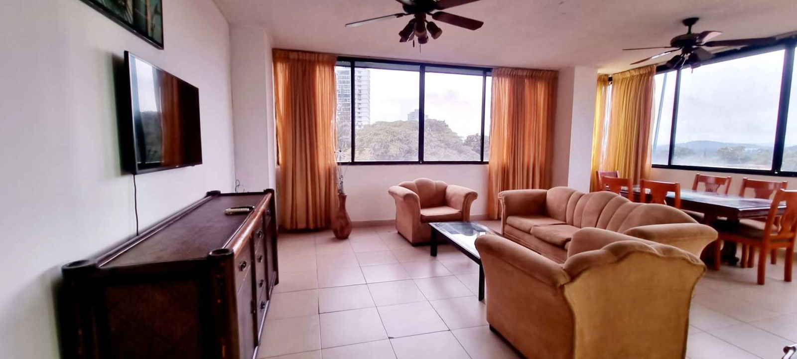 Kitchen with refrigerator, stove, cabinets in PH Luxor Tower El Cangrejo Panama
