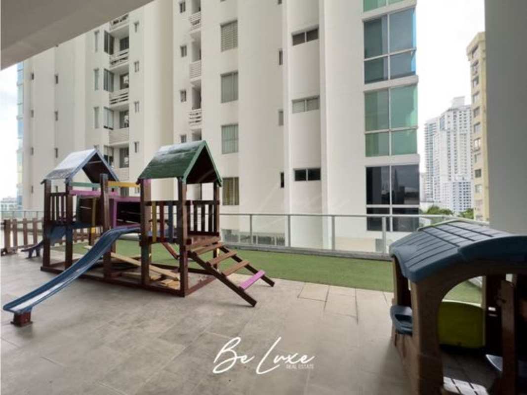 Contemporary bathroom with glass shower in furnished apartment PH Quartier 74 San Francisco