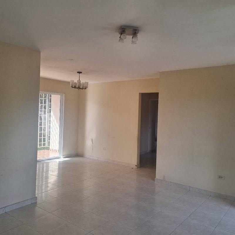 Bedroom with tiled floor, AC and built-in closet in Los Laureles Villa Zaita Panama