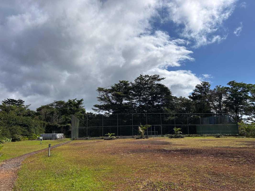 Panoramic tennis court with mountain forest backdrop in Panama