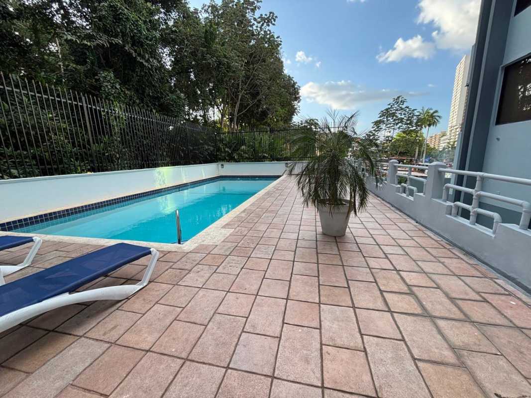 Outdoor swimming pool with deck and lounge chairs PH Coral Plaza Panama City rental