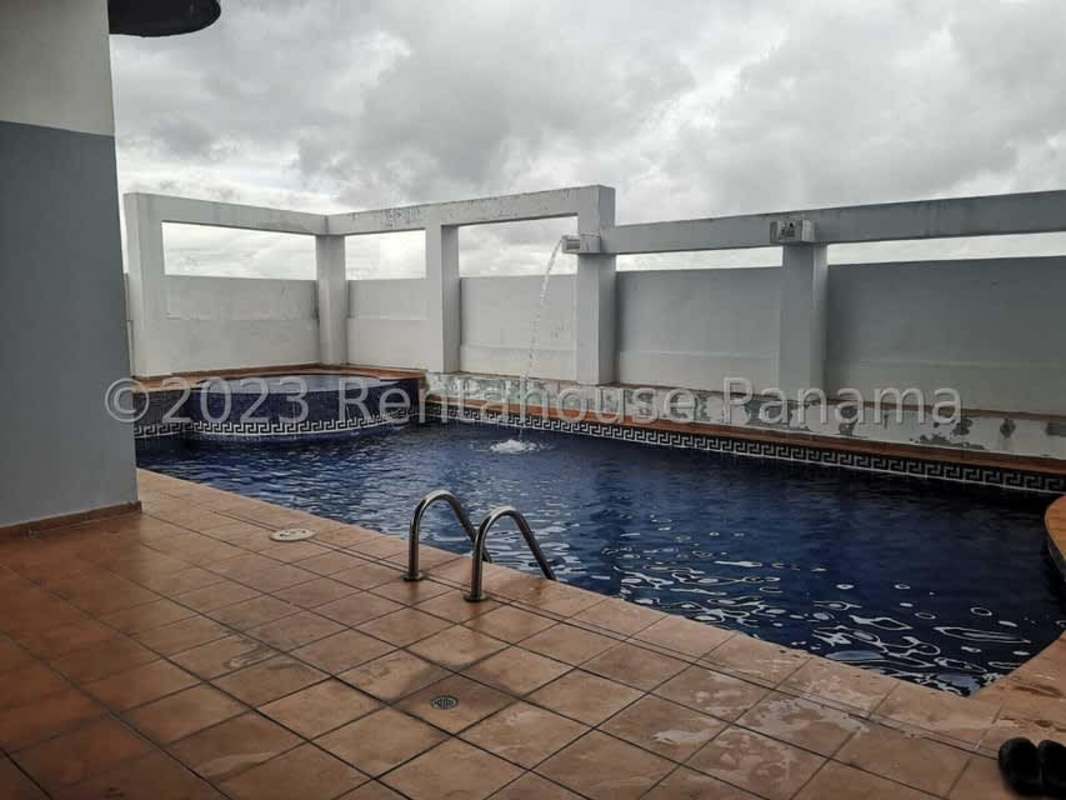 Panoramic pool deck terrace area with privacy walls PH Villa de Las Fuentes Panama