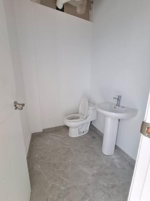 Minimalist bathroom with pedestal sink and marble floor in Sortis Business Tower Panama City