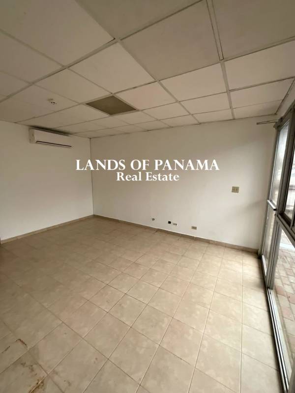 Warehouse interior with rolling shutter door and dedicated loading dock Tocumen Panama