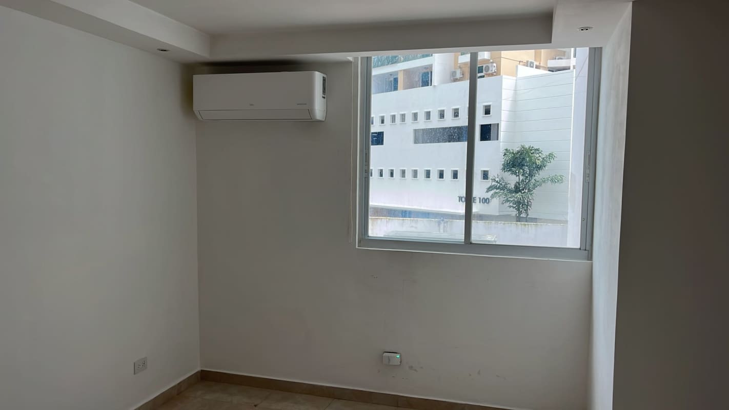 Second bedroom with built-in closet and AC in PH Elmare San Miguelito Panama