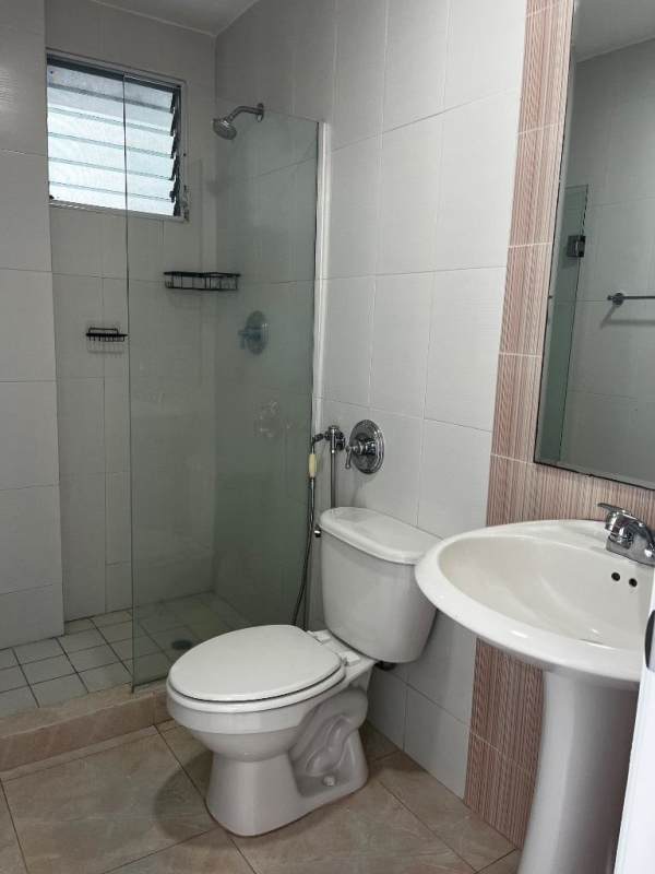Contemporary bathroom with pedestal sink and glass shower in PH Elmare San Miguelito Panama