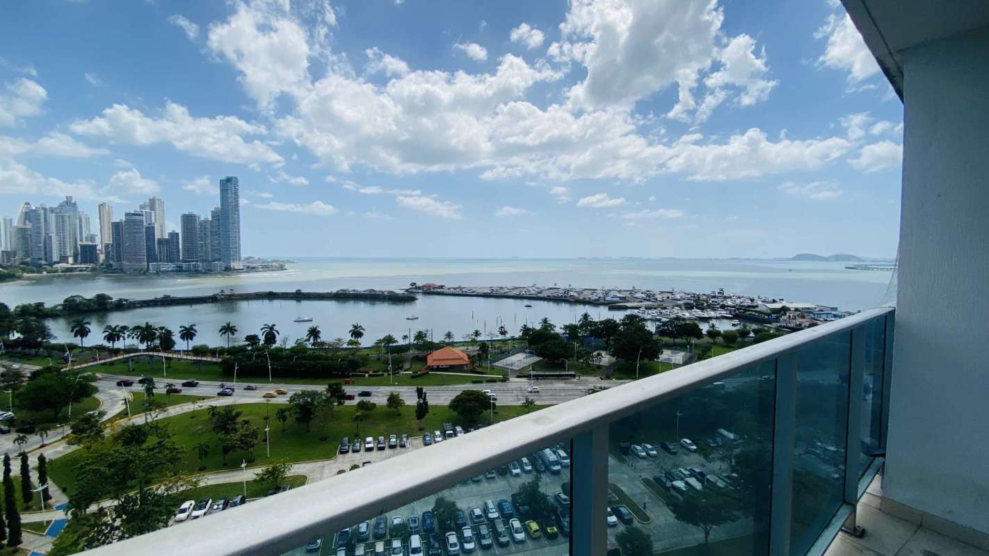 Spacious master bedroom with floor-to-ceiling windows and ocean view PH Miramar Panama