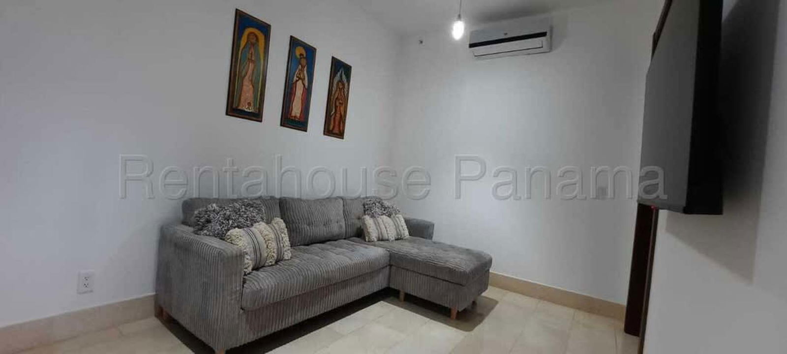 Comfortable family room with marble floors and modern finishes at PH Greenview Santa María