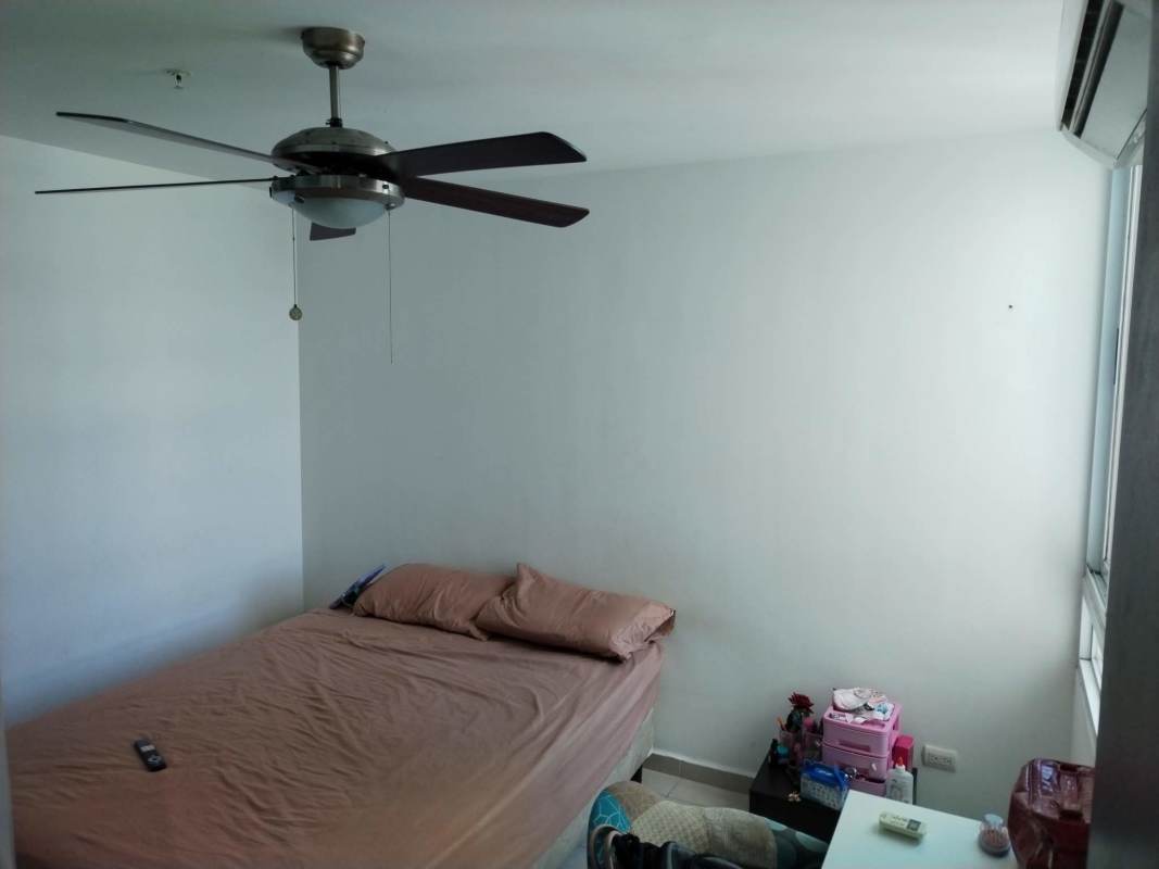 Child's bedroom with city view, ceiling fan, safety net PH Alsacia Tower for sale in Panama