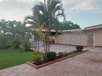 Spacious backyard tropical garden gazebo palm trees luxury house Colon Panama