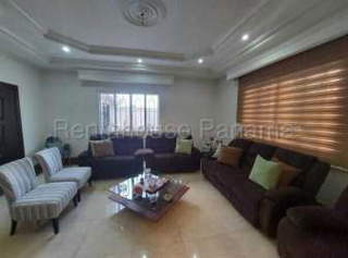 House for Sale in Cristóbal - 4 bedrooms