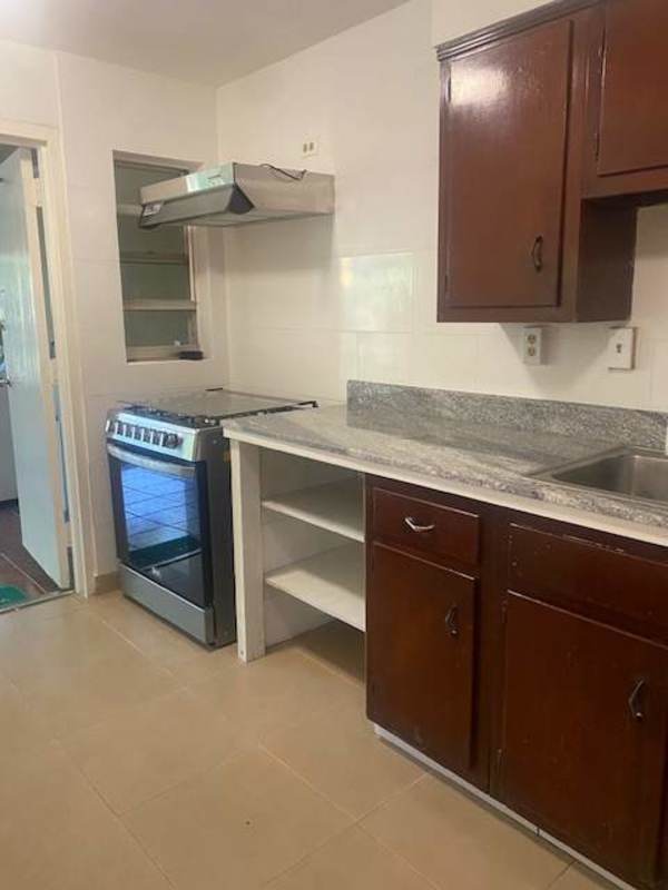 Spacious Ground Floor 3BR Apartment Garden Terrace Clayton