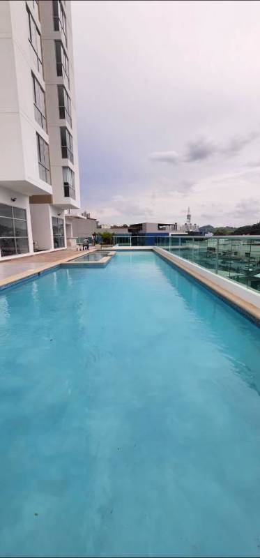 Rooftop swimming pool with city views in PH City Garden Condado del Rey Panama
