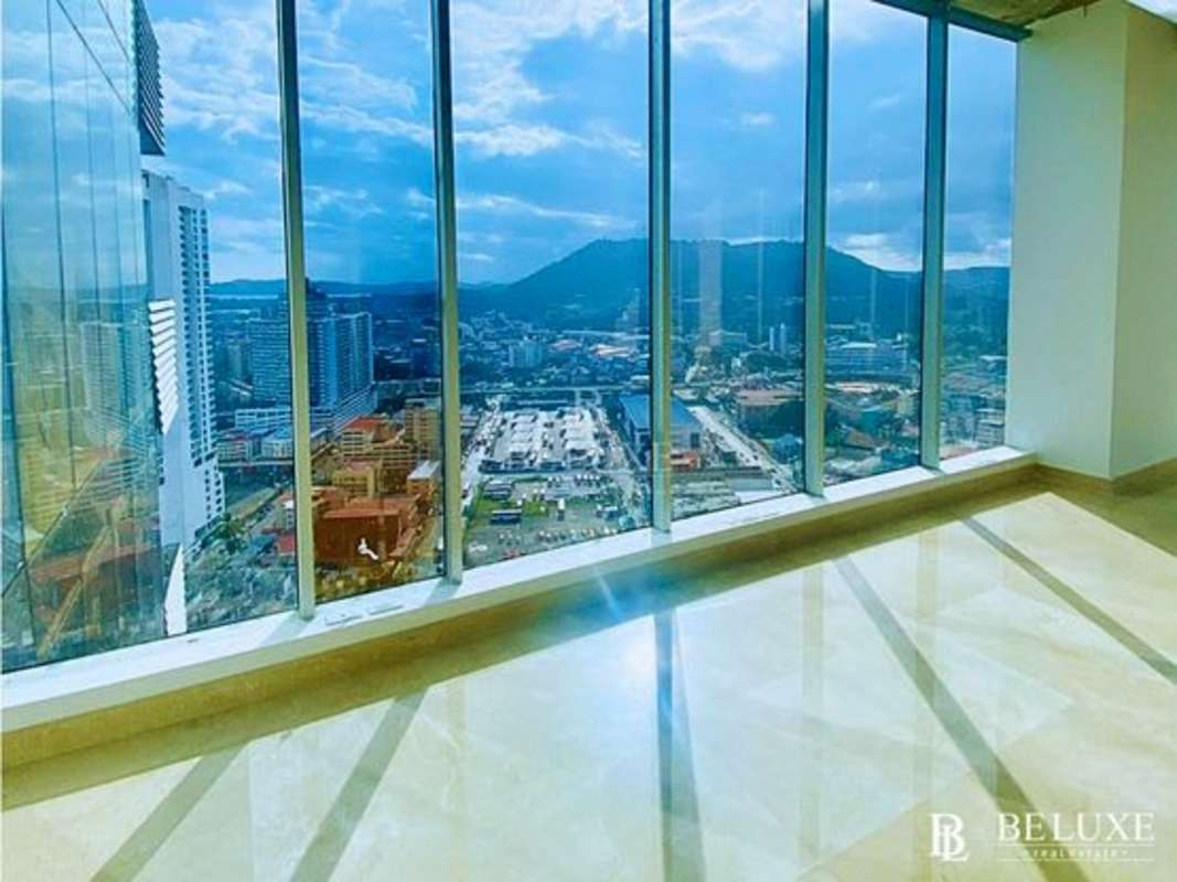 Elegant lobby with marble floors and reception in PH Balboa Office Center on Avenida Balboa Panama City