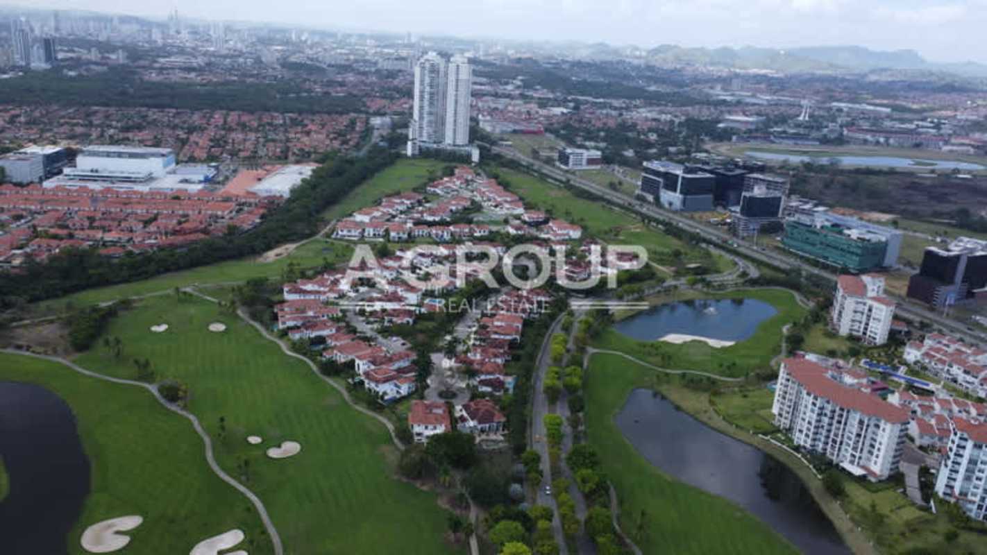 Panama luxury golf community aerial of golf course, lake and upscale homes in Santa María