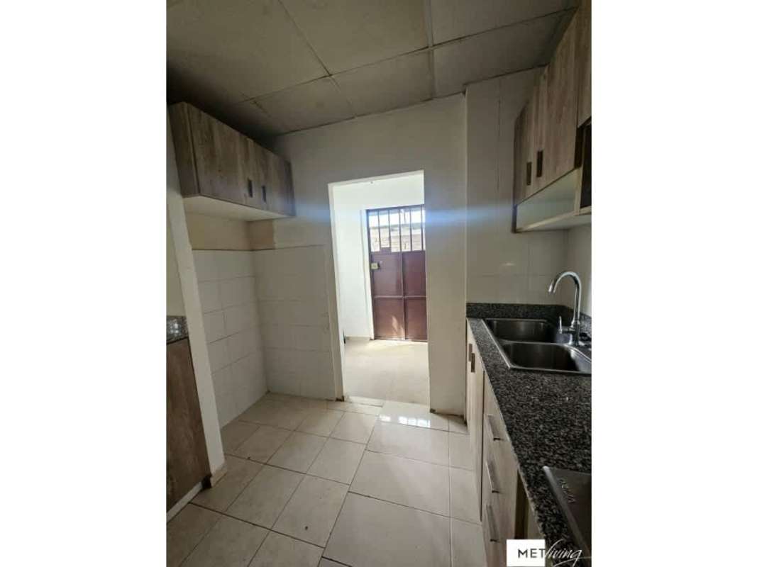 Spacious bathroom with bathtub, storage and bright décor in house for sale Pacora