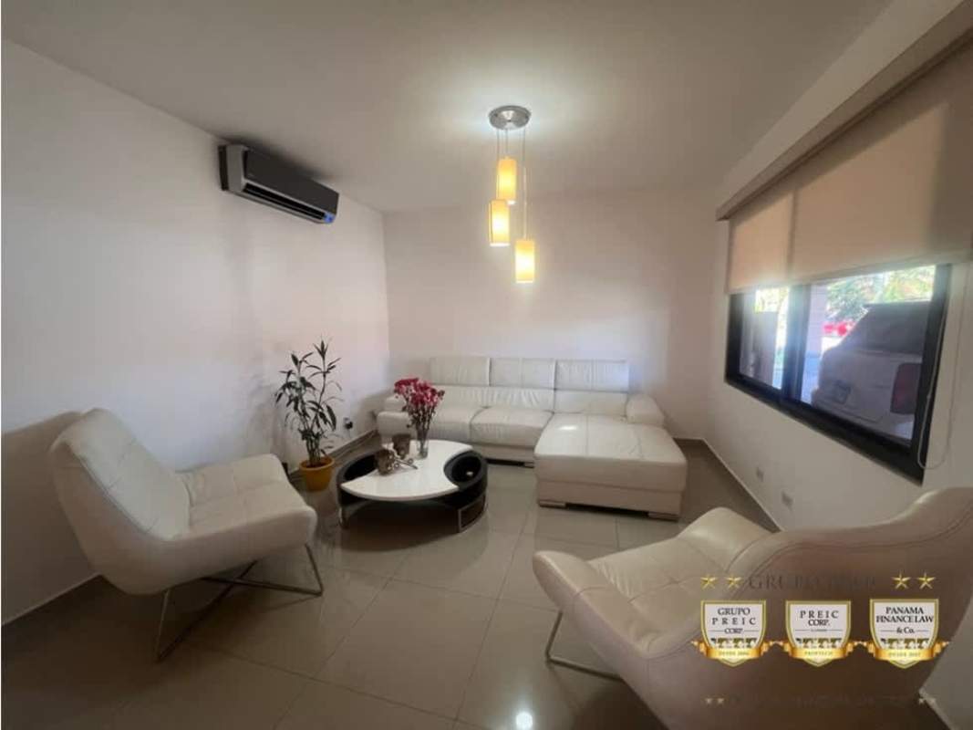 Fully equipped kitchen with granite countertop and appliances in Model Toledo Versalles Panama