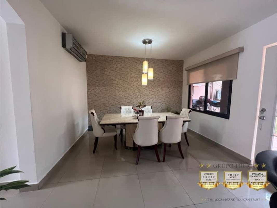 Furnished master bedroom with AC, ceiling fan and walk-in closet Model Toledo Versalles Panama