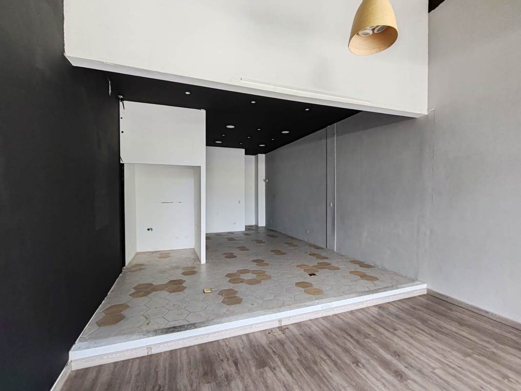 Open-concept commercial interior for customization in San Francisco Business Plaza