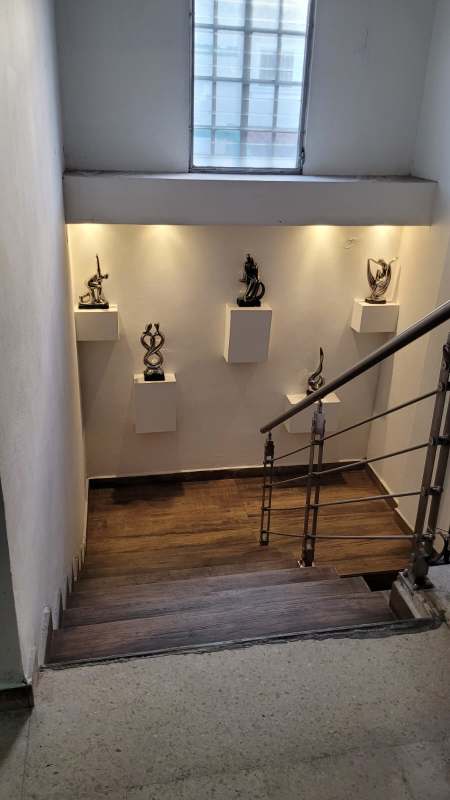 Bedroom with natural light, accent wall and blinds for rent in Condado del Rey