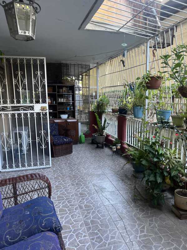 Bedroom with closet, fan, bright windows in PH Vista Hermosa El Cangrejo Panama