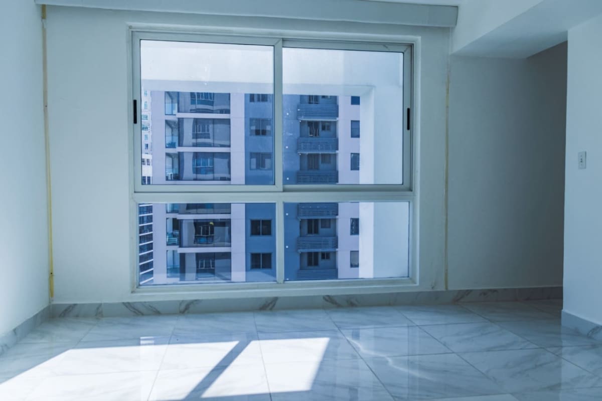 Dining area with natural light and access to balcony offering city views in PH Blue Park apartment Panama